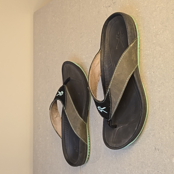 Kuru black, dark brown, and teal suppoertive thong flip flop sandals, size 8 - Picture 9 of 11